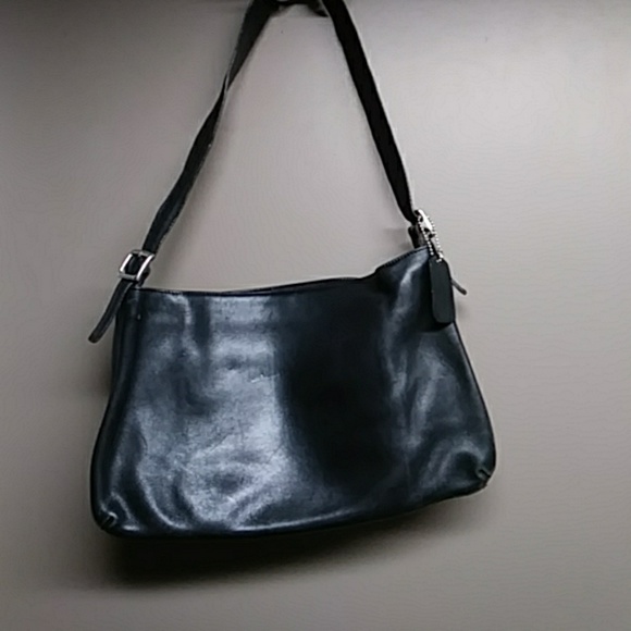 Coach Handbags - Vintage Leather Coach shoulder bag